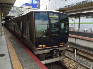 JR西日本321系電車、快速宝塚行き。でも、行き先が写らなかった(･ω･)