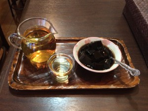 『孤独のグルメセット』。天才花茶と台湾仙草ゼリー。